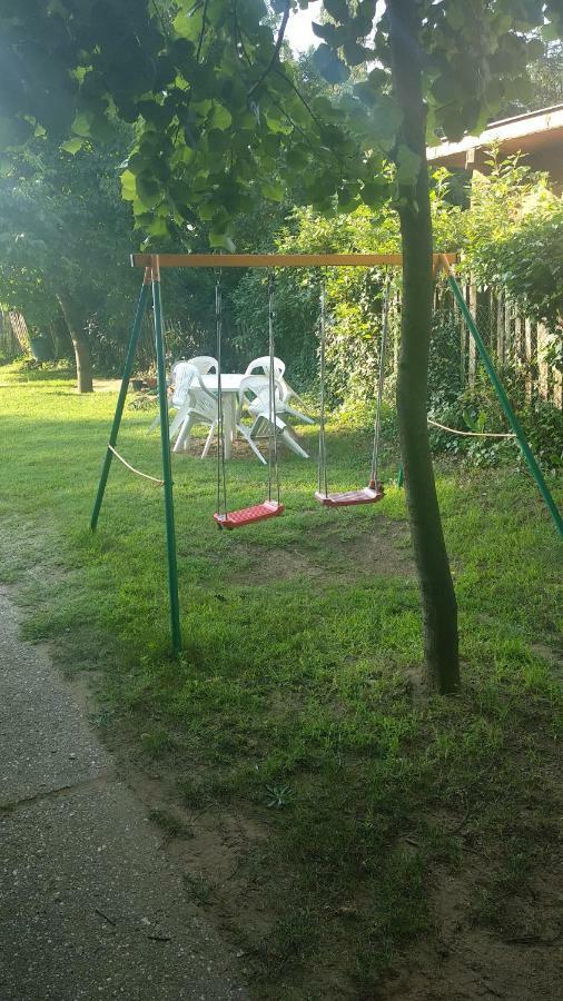 Family Holiday Apartman Mestecǎneşti Exterior foto